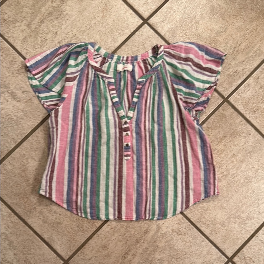 XiRENA Pink and Green Blouse with Flutter Sleeves